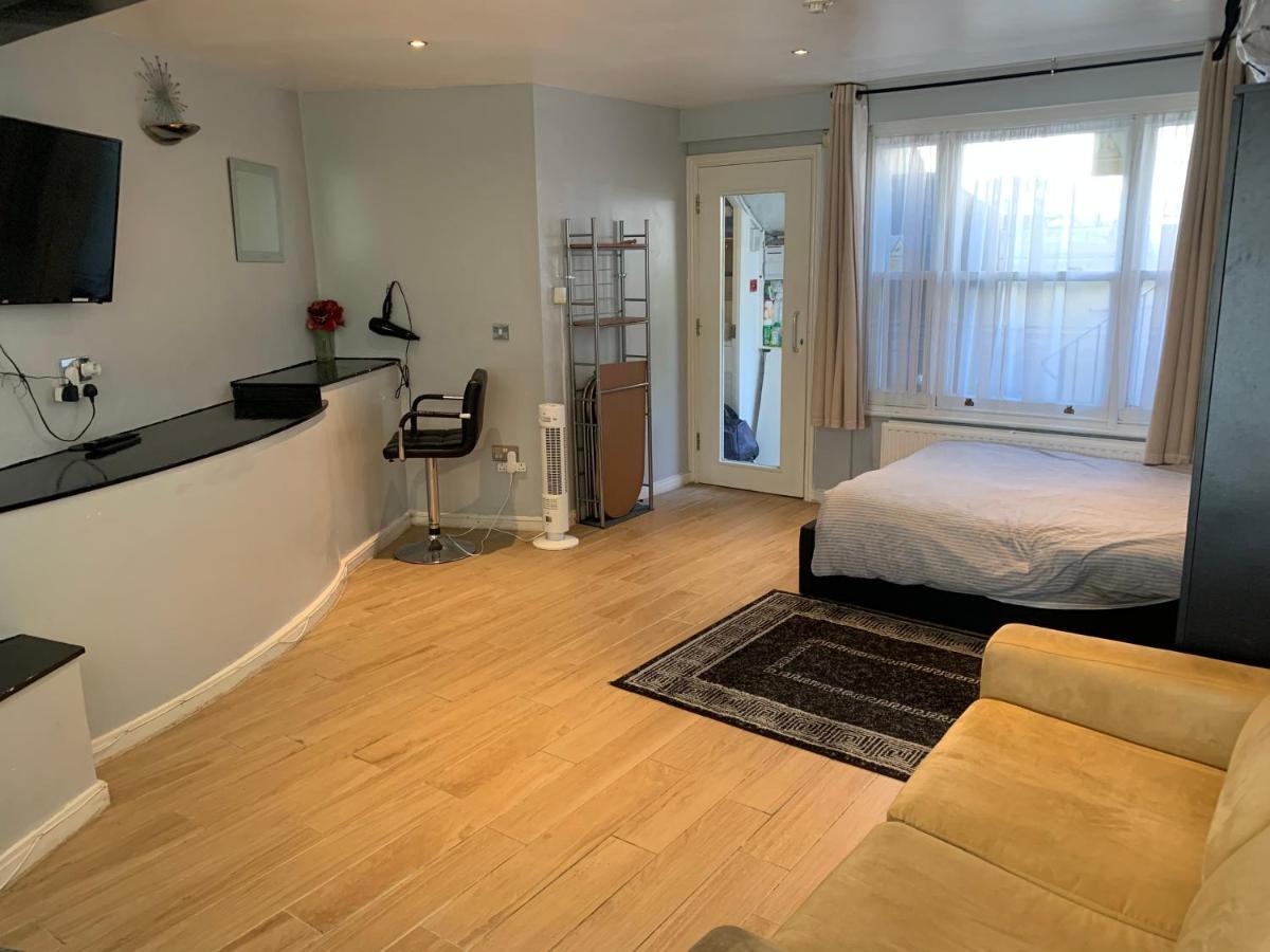 Apartamento Studio - Entire Lower Ground Floor - Only 7 Mins Walk Kings Cross St Pancras Station